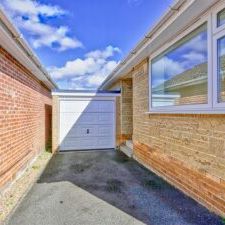 2 BEDROOM Bungalow - Detached - Photo 1