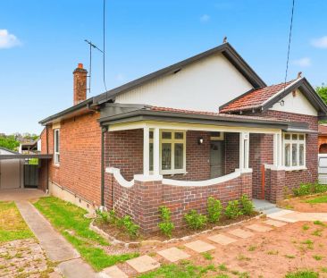 “Immaculate Three-Bedroom Family Home with Gas Cook-Top, Double Car... - Photo 6