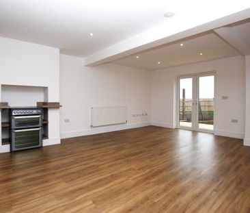 3 bedroom semi-detached house to rent - Photo 1