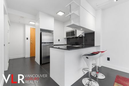 Condo in Downtown Vancouver, BC - Photo 3