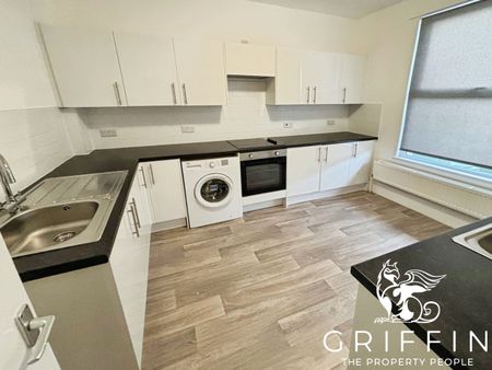 Princes Road, Romford, RM1 - Photo 3