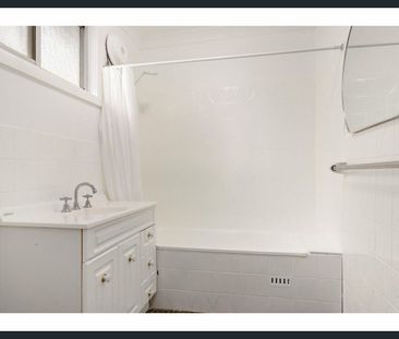 REFRESHED TWO-BEDROOM FLAT WITH NEW UPGRADES – MOVE-IN READY - Photo 5