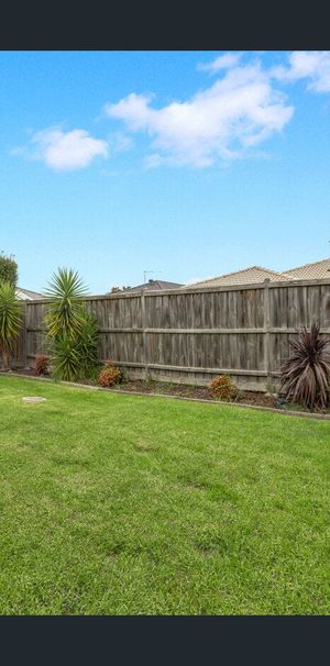 LARGE FAMILY HOME! - Photo 1