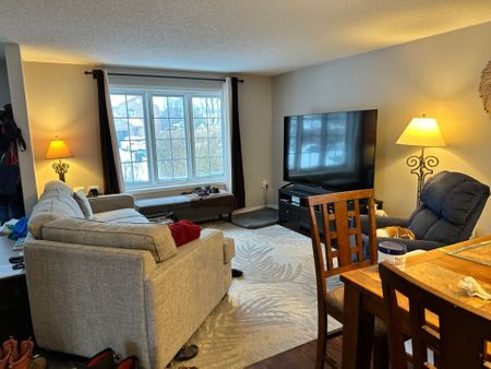 For Lease - 21 Columbia Road, Barrie, Ontario - Photo 2