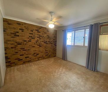 WALKING DISTANCE TO HOSPITALS & IPSWICH CBD - Photo 3