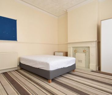 5 bedroom terraced house to rent - Photo 4