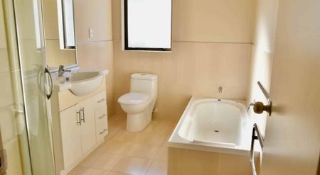 4 Bedroom in good location - Photo 5