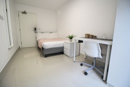 3 Bedroom Apartment - Photo 3