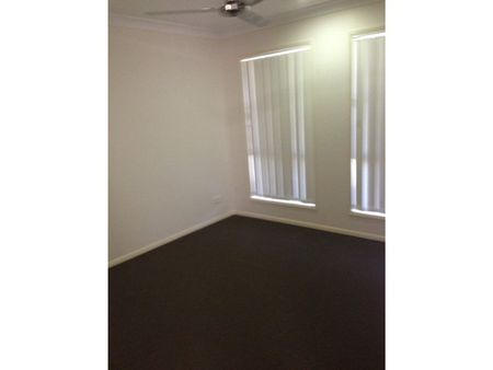 4 Bedroom Lowset Brick Home in Bucasia - Photo 2