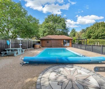 5 bedroom detached house to rent - Photo 3