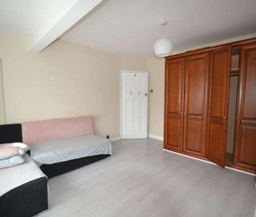 Langdale, Greenford, UB6 - Photo 1