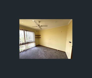 CHARMING 4 BEDROOM FAMILY HOME - Photo 4