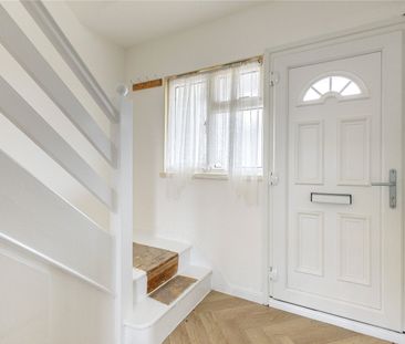 Walnut Tree Road, Brentford, TW8 flat to rent - Photo 2