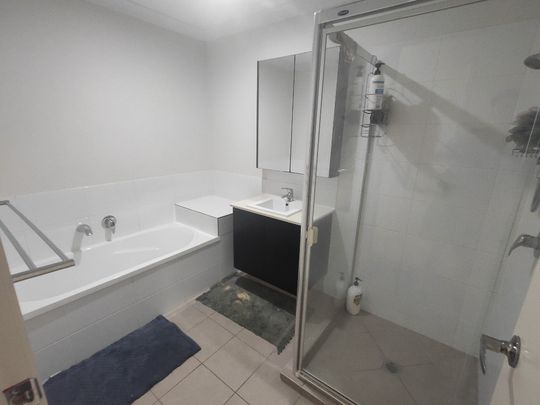 4 Bedroom - Available now - Photo 1