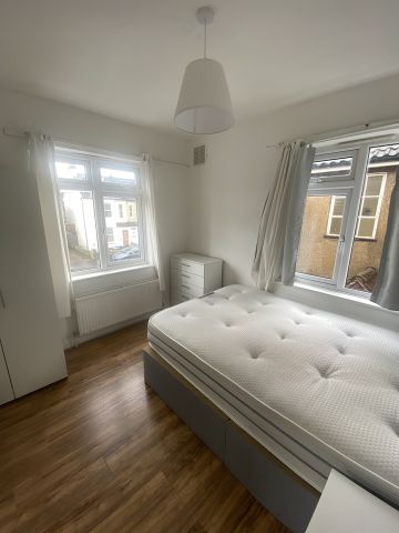 5 Bed Semi-Detached House, Saxon Road, SE25 - Photo 3