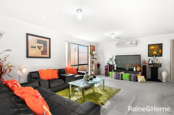 Splendid 3Br Home in Caroline Springs! - Photo 1