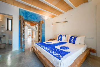 Es Cubells, Balearic Islands 07839