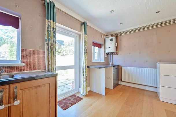 3 bedroom end of terrace house to rent - Photo 1