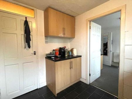 Artemis Close, Driveway & Garage, Gravesend, DA12 - Photo 4