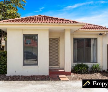 Conveniently Positioned Close to 2 Shopping Centres, Eateries & Tra... - Photo 2