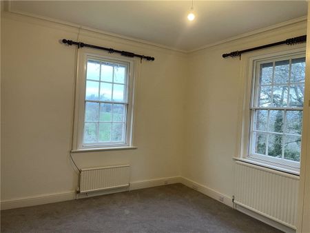 An impressive and characterful six-bedroom detached house offering generous accomodation in a peaceful countryside setting. - Photo 5