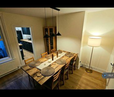 3 bedroom terraced house to rent - Photo 3