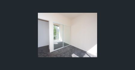 Apartment in the Heart of Southbank – New Floor Coverings Coming Soon! - Photo 3