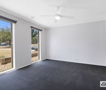 Spacious Three-Bedroom Family Home with Multiple Living Areas - Photo 4