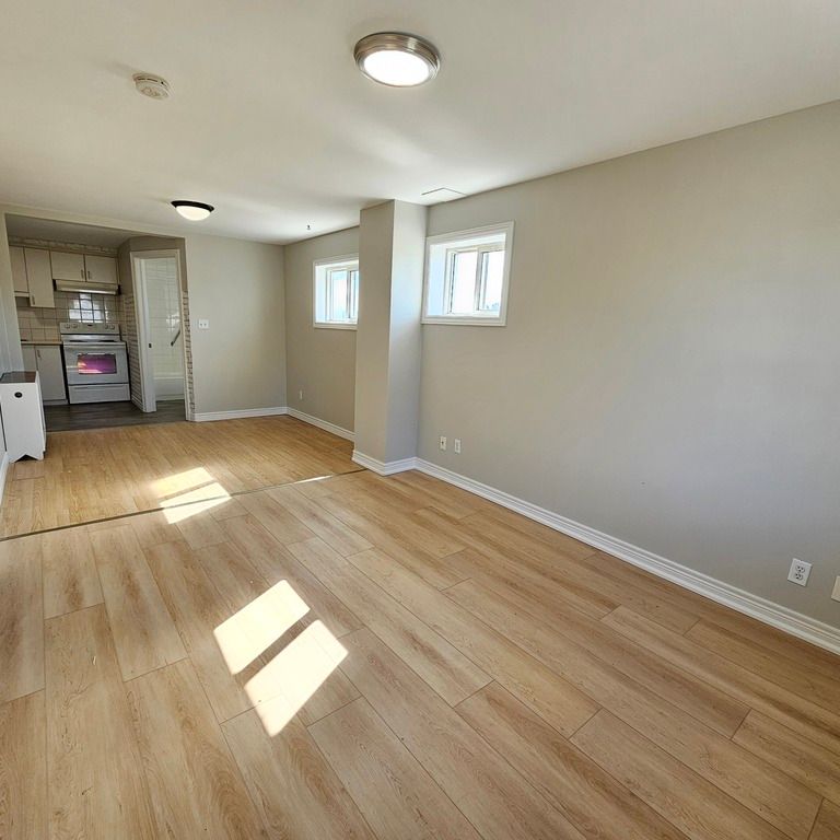 ** COZY ** 1 BEDROOM UNIT IN WELLAND!! - Photo 1