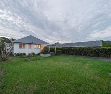Classic Cottage - 2 Bedroom + Study - Photo 3