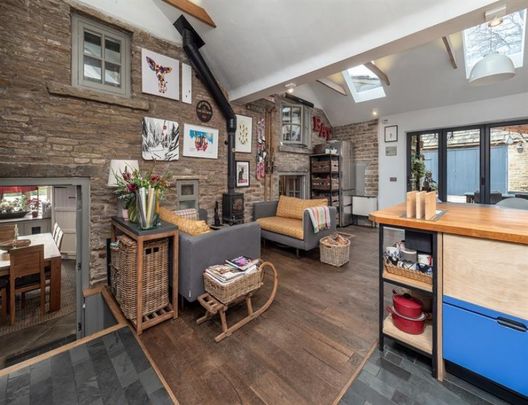 3 Bedroom Semi Detached To Let - Photo 1