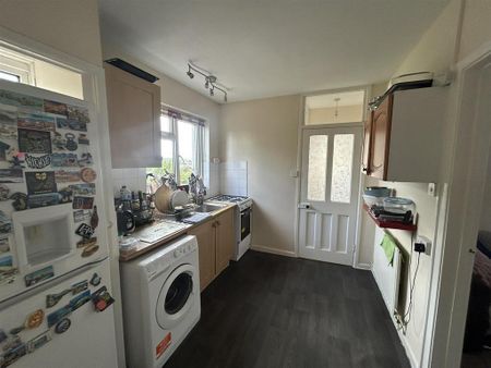 2 bedroom semi-detached house to rent - Photo 4