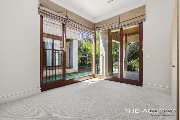 Riverside Luxury with Panoramic Swan River Views in Prestigious Mosman Park - Photo 1