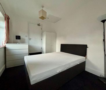 4 bedroom semi-detached house to rent - Photo 4