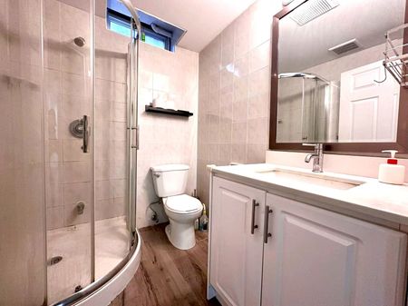 For Lease - 12 Milton Place, Vaughan, Ontario - Photo 4