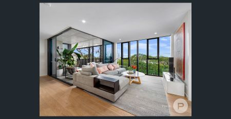 STUNNING SPACIOUS APARTMENT IN ASCOT - Photo 2