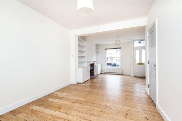 4 Bedroom House - Hyde Abbey Road, Hyde - Photo 1