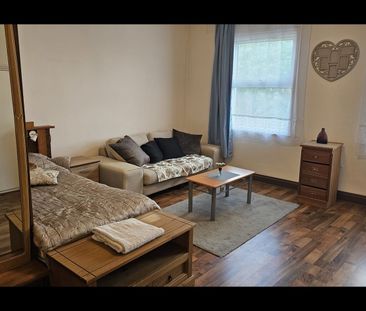 Studio Flat, Leytonstone Road, E15 - Photo 2