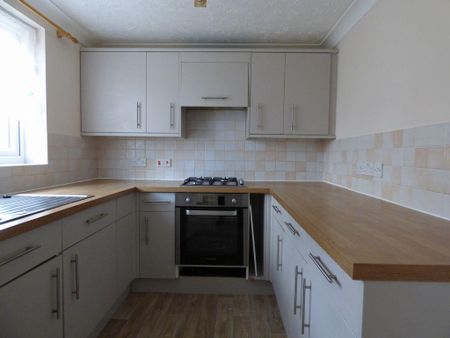 3 bedroom semi-detached house to rent - Photo 3