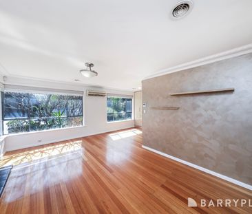 Light-Filled Family Living in a Convenient Yarraville Location - Photo 3