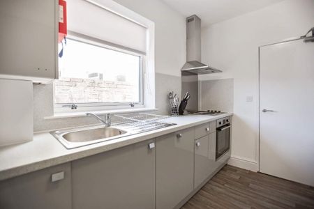 4 Bed Terraced House, Berkeley Road, BS16 - Photo 4