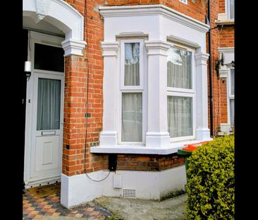 2 Bed Maisonette, Caledon Road, E6 - Photo 6