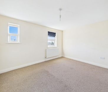 2 bedroom end of terrace house to rent - Photo 4