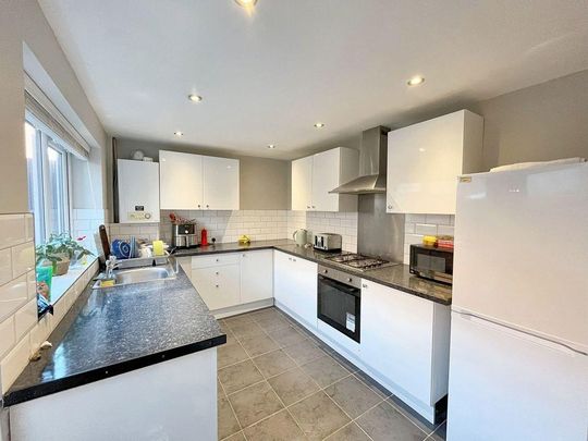 2 bed lower flat to rent in NE6 - Photo 1