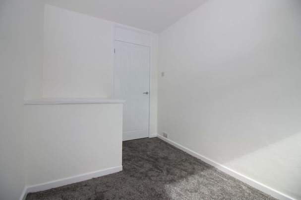 3 Bedroom End Terraced House - Photo 1
