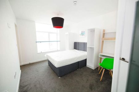 Large Ensuite Room – Unit 3 - Photo 3