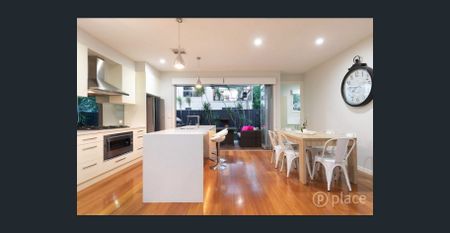 Great location, private, space and style. - Photo 4