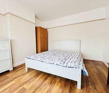 1 bedroom in a house share to rent - Photo 2