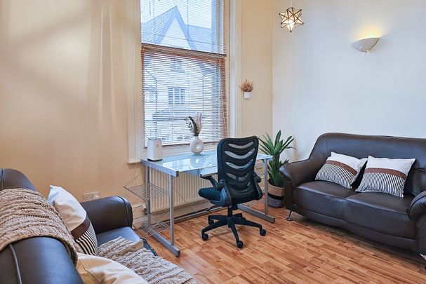 2 Bed Flat, Carlton Road, M16 - Photo 1