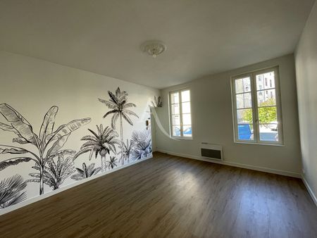 Location Appartement 2 pièces 55m² FONTENAY LE COMTE 85200 - Photo 2